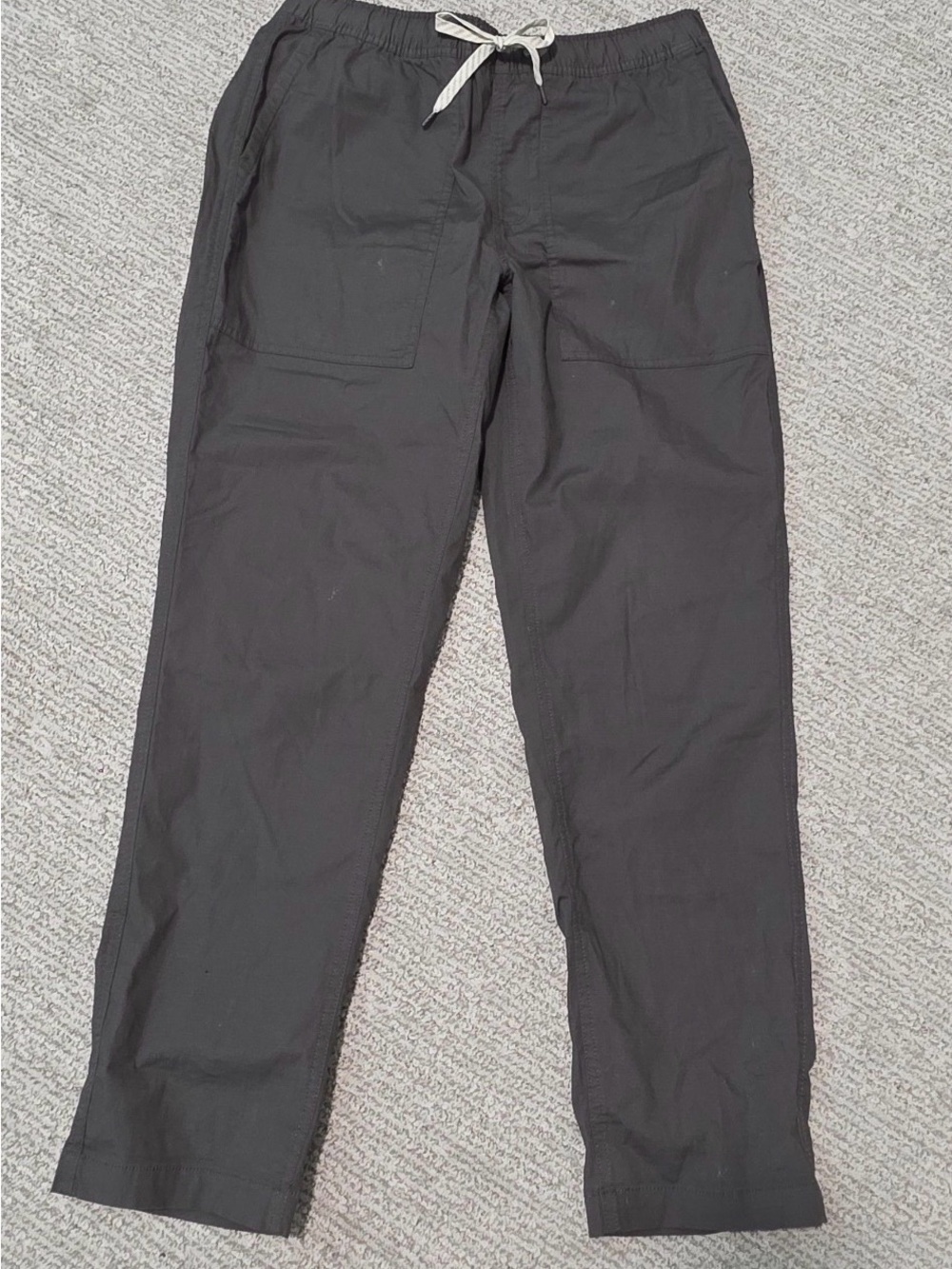 Vuori cargo pants charcoal gray size m/l